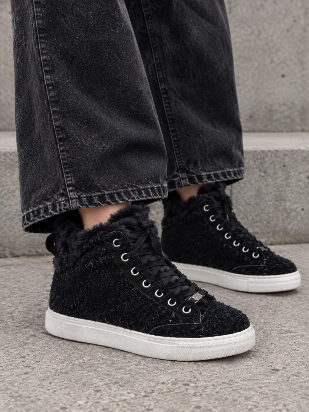 J/SLIDES NYC Black Shearling High Top Sneakers Lace Up Women’s Size 6